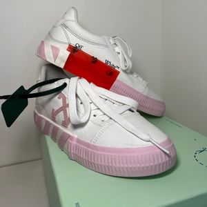 Low Vulcanized Canvas Pink Off-White Sneakers